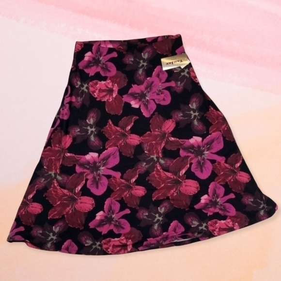 Tanjay Women's Skirt Size 12 Petite "Berry Floral" Elastic Waist Retro - Picture 1 of 6